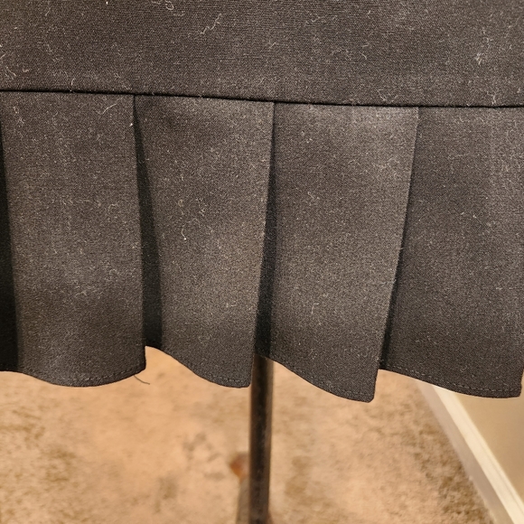 Larry Levine Black Stretch Skirt With Embroidered White Ribbon Size 8 Pleated - Picture 5 of 13